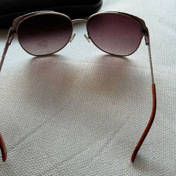 NWOT Saks Fifth Ave Sunglasses & Hard Case. - Picture 4 of 7